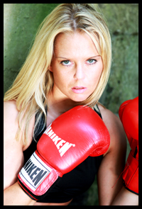 Kickboxen für Frauen in Wien - Sonja KIKUTA - Weltmeisterin im Kickboxen Kickboxen für Frauen - Probetraining, Schnuppertraining, Kickboxen mit Profis