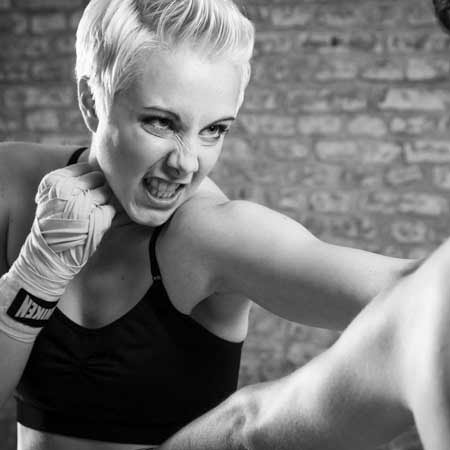 Powerkicks und Schläge für die Traumfigur! (Bild: © Magdalena Possert)
